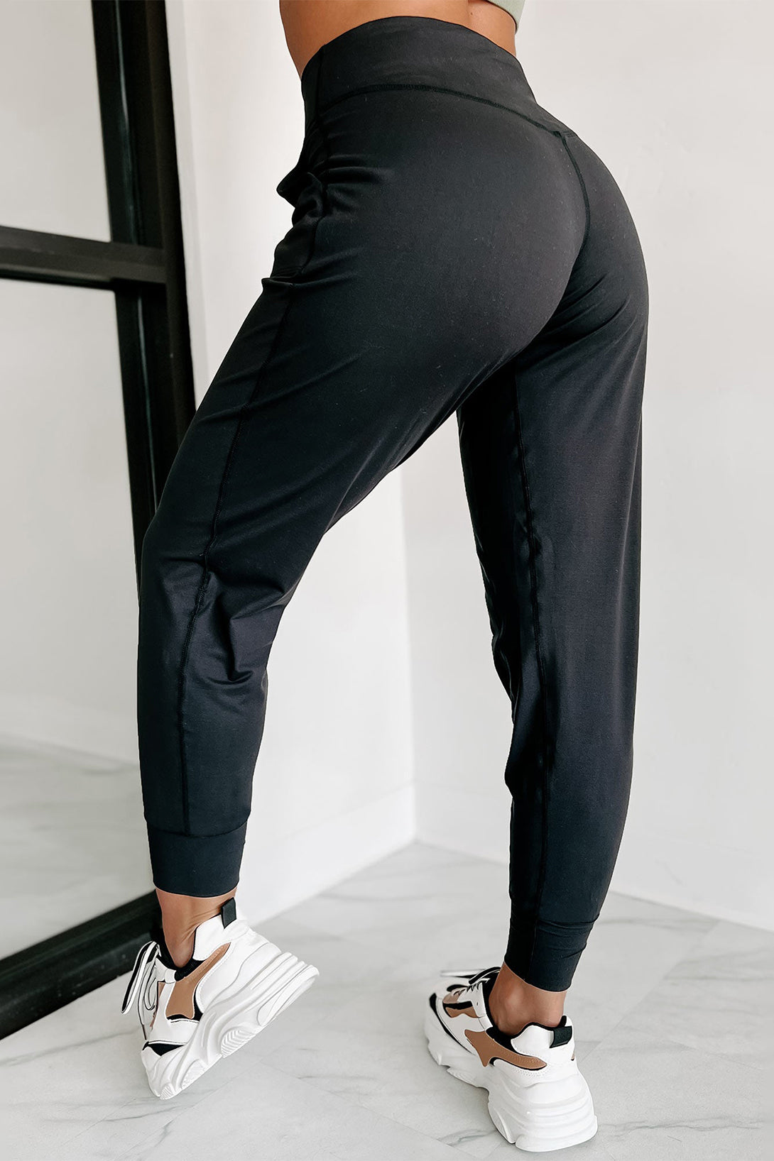 Black Exposed Seam High Waist Pocketed Joggers, Women's Butter Joggers Soft Comfy Athleisure Jogger Pants With Pockets Activewear Yoga Pants Standard & Plus Size: S-3X